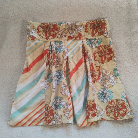 Unique Panel/Pleated Skater Skirt - Picture 2 of 3